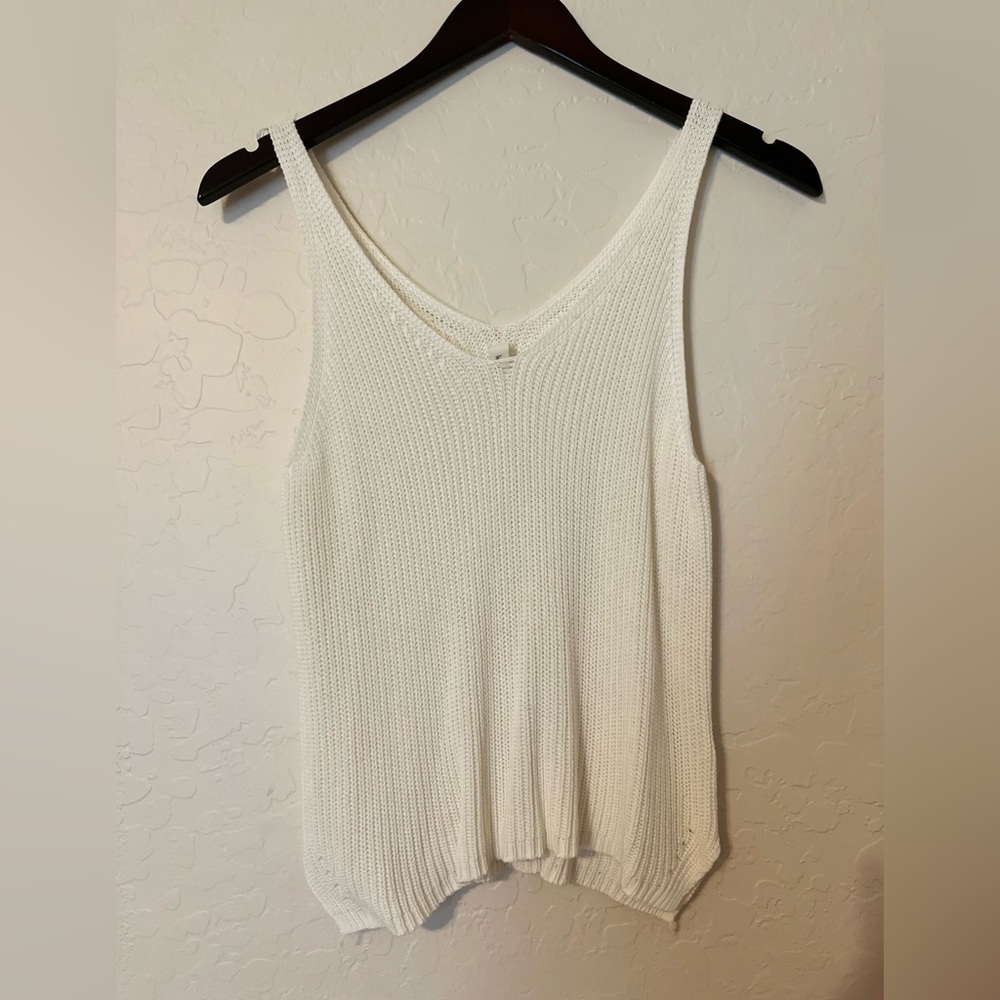 NEW! White knit tank